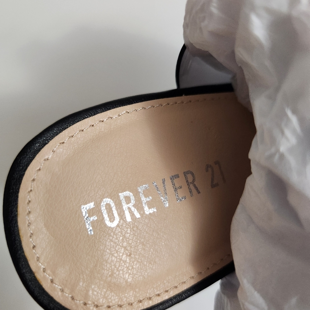 🆕️Forever 21 Black Rhinestone And Lucite Heel Sandals - Picture 11 of 14